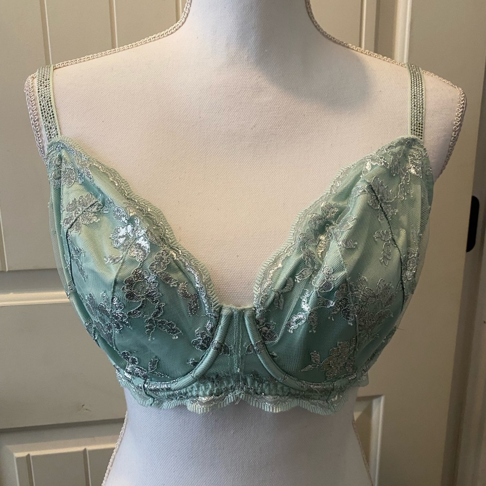 Victoria’s Secret Dream Angels Lined Demi Bra- 34DD